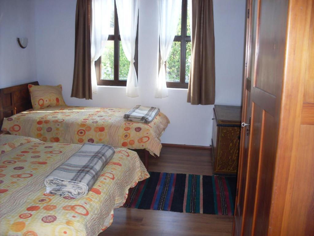 Tsutsovi House Hotel Kalofer Kamer foto