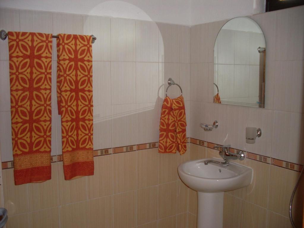 Tsutsovi House Hotel Kalofer Kamer foto