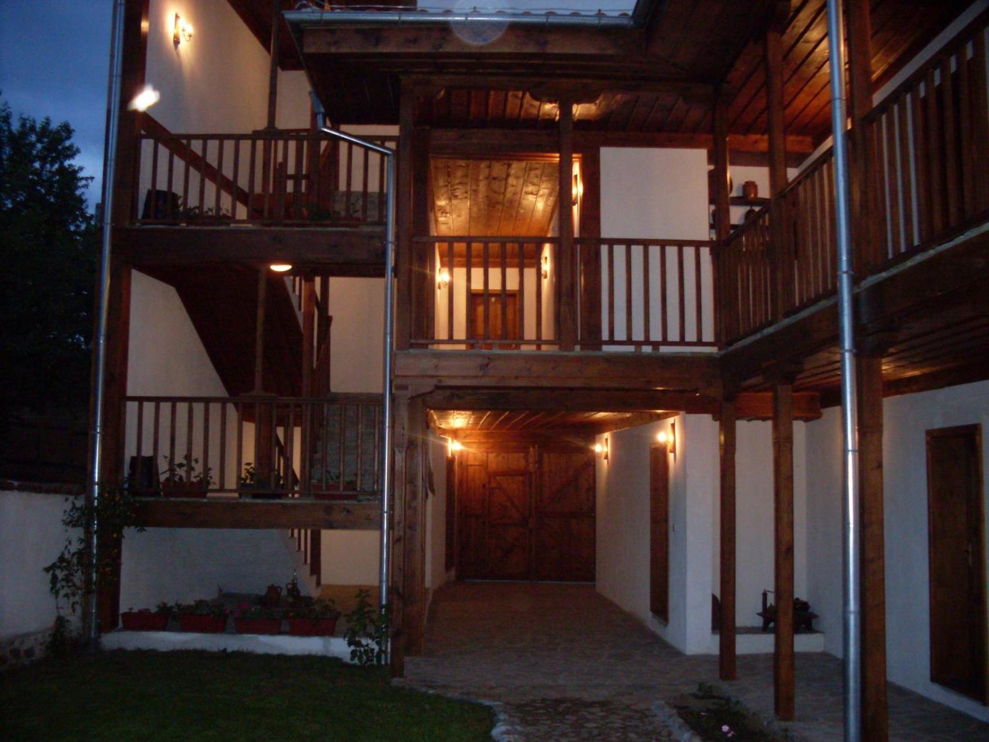 Tsutsovi House Hotel Kalofer Buitenkant foto
